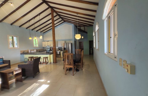 Aserradores House | 3-bedroom house in Cool Manzano Número 1 with large pool steps to the Pacific.