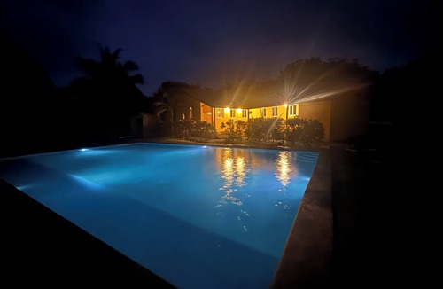 Aserradores House | 3-bedroom house in Cool Manzano Número 1 with large pool steps to the Pacific.