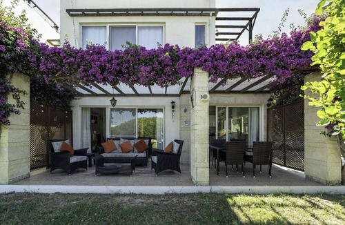 Esentepe House | 3-bedroom house in charming Esentepe-Kyrenia with AC, WiFi, pool, beach, fitness