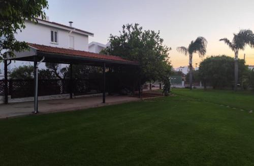 Kapparis House | 3-Bedroom House Near the Beach