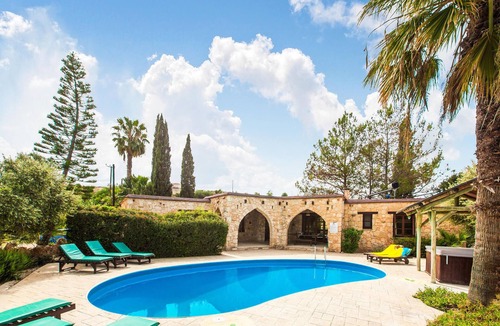 Polis House | 3 bedroom nice home in Laatchi