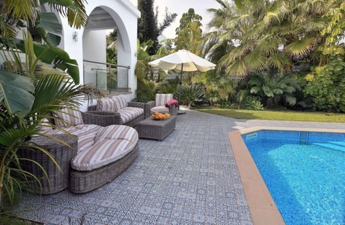 Latchi House | 3 bedroom tropical villa on the the coastline-2min to the Beach!
