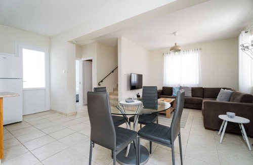 Pernera Villa | 3 Bedroom Villa Central Pernera