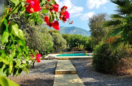 Dikmen Villa | 3 bedroom villa with communal pool, just minutes from Bellapais Abbey & Girne