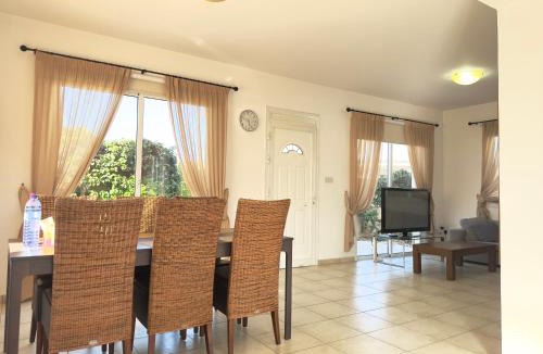 Chlorakas Villa | 3 bedroom villa with pool 5 minutes to the center of Paphos
