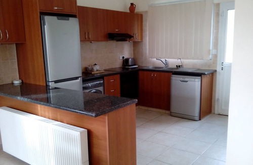 Peyia Town Villa | 3 Bedroomed Villa With Heated Pool (not a hidden cost) with Sea Views. Sleeps 6