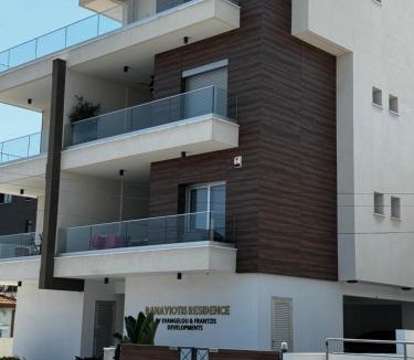 Agios Athanasios Apartment | 3 Br Penthouse Jacuzzi Seaview