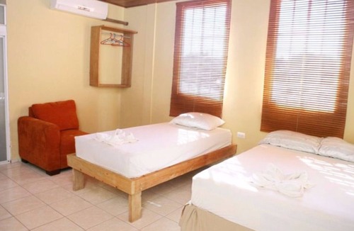 Managua Bed & Breakfast | 3-D ROOM - 2 SINGLE BEDS
