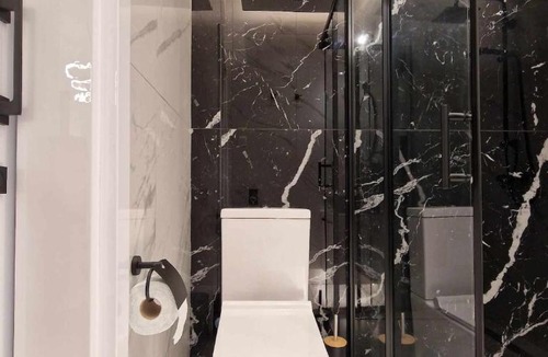 Larnaca City Centre Apartment | 3 rooms modern apartment close to the beach!