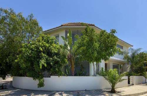 Kiti Villa | 300 m² Villa ∙ 4 bedrooms ∙ 8 guests