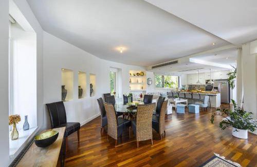 Kiti Villa | 300 m² Villa ∙ 4 bedrooms ∙ 8 guests