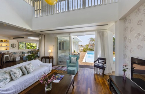 Kiti Villa | 300 m² Villa ∙ 4 bedrooms ∙ 8 guests