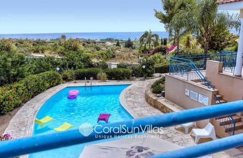 Peyia Town Villa | 300 m² Villa ∙ 5 bedrooms ∙ 12 guests