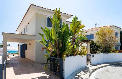 Pervolia Villa | 335 m² Villa ∙ 4 bedrooms ∙ 8 guests