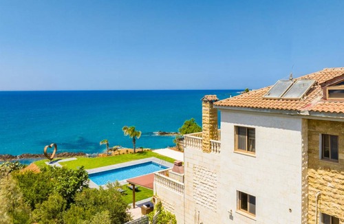 Pomos Villa | 345 m² Villa ∙ 7 bedrooms ∙ 16 guests