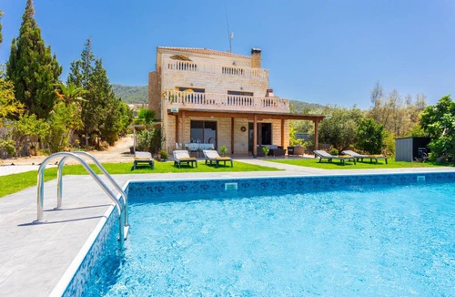 Pomos Villa | 345 m² Villa ∙ 7 bedrooms ∙ 16 guests