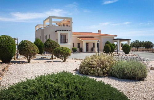 Kathikas House | 350 m² House ∙ 6 bedrooms ∙ 12 guests