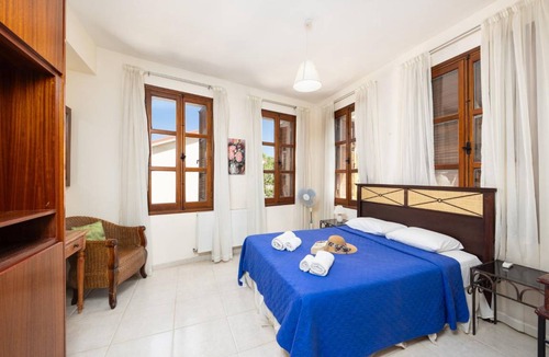 Peristerona Villa | 398 m² Villa ∙ 5 bedrooms ∙ 11 guests