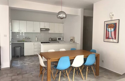 Paphos House | 4 bdr Charming maisonette 5 min walk to the beach