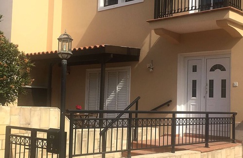 Paphos House | 4 bdr Charming maisonette 5 min walk to the beach