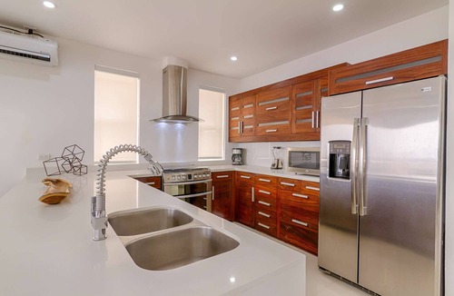 Pacific Marlin House | 4-Bedroom Oceanview Villa | Private Pool & Yard