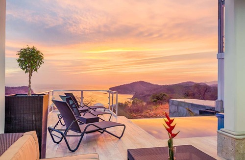 Pacific Marlin House | 4-Bedroom Oceanview Villa | Private Pool & Yard