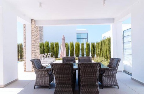 Agios Georgios Pegeias Villa | 400 m² Villa ∙ 6 bedrooms ∙ 12 guests