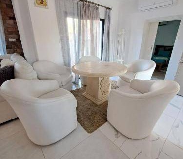 Emba Villa | 400 m² Villa ∙ 3 bedrooms ∙ 7 guests