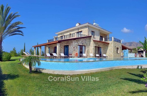 Argaka Villa | 400 m² Villa ∙ 7 bedrooms ∙ 15 guests