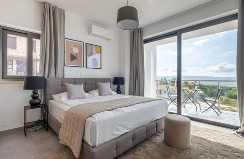 Peristerona Villa | 400 m² Villa ∙ 7 bedrooms ∙ 20 guests