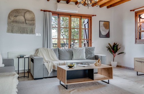 Peristerona Villa | 400 m² Villa ∙ 8 bedrooms ∙ 20 guests