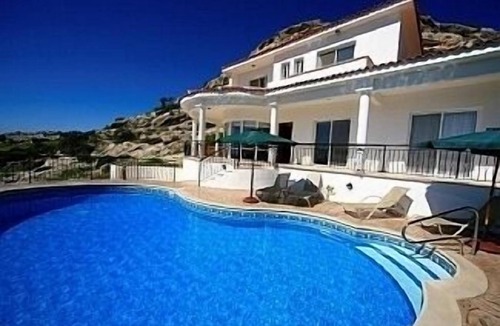 Peyia Town Villa | 5 * villa with sea views to take your breath away near Coral Bay in Peyia .