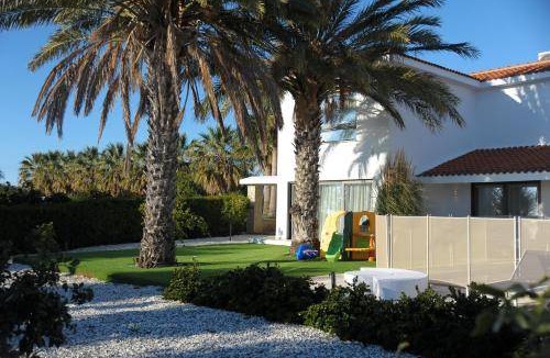 Agios Georgios Pegeias Villa | 500 m² Villa ∙ 6 bedrooms ∙ 12 guests