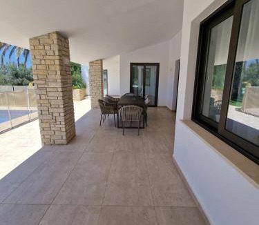 Agios Georgios Pegeias Villa | 500 m² Villa ∙ 6 bedrooms ∙ 12 guests