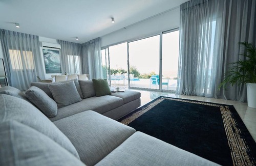 Kissonerga House | 516 m² House ∙ 3 bedrooms ∙ 6 guests