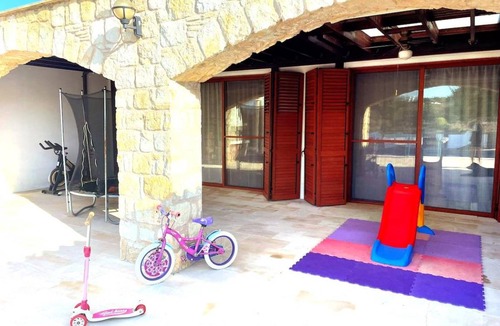 Armou House | 600 m² House ∙ 5 bedrooms ∙ 16 guests