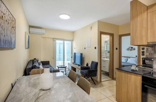 Old Town of Limassol Apartment | 75 Prokymea - Steps from the Sea, Balcony
