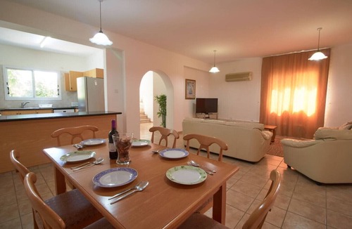 Pegeia Villa | A 3 bedroom villa with a private pool and 2 minutes from beach!