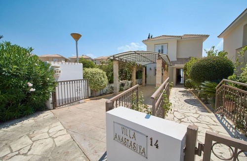 Pegeia House | A 3 bedroom villa with a sea-view close to Coral Bay high street.