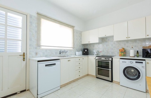 Pegeia House | A 4-bedroom spacious villa with a large swimming pool in Coral Bay!