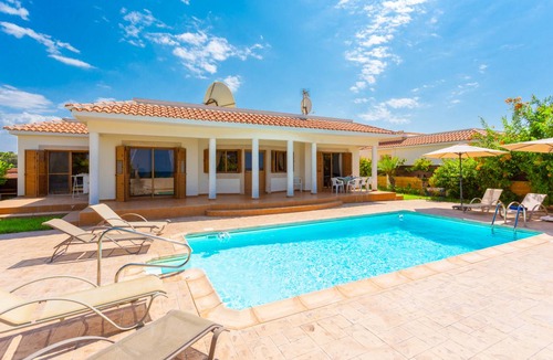 Polis Villa | Achilles Beach Villa: Large Private Pool, Walk to Beach, Sea Views, A/C, WiFi