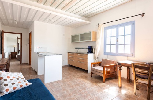 Tochni Bed & Breakfast | Adamos Holiday Apartment (Breakfast included)