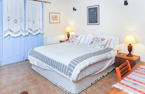 Tochni Bed & Breakfast | Adamos Holiday Apartment (Breakfast included)