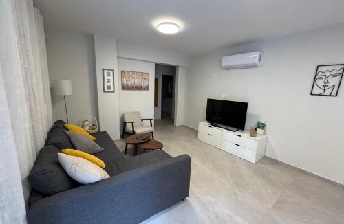 Universal Apartment | AMAZING 2 Bedroom 2 Bathroom APARTMENT