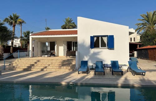 Pegeia Villa | Amazing 3 bedroom Bungalow in the heart of Coral Bay close to centre and beach