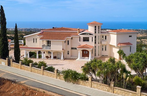 Tala Villa | Amazing spacious villa (6 Bed/Sleeps16), mature gardens, 3 patios, stunning view