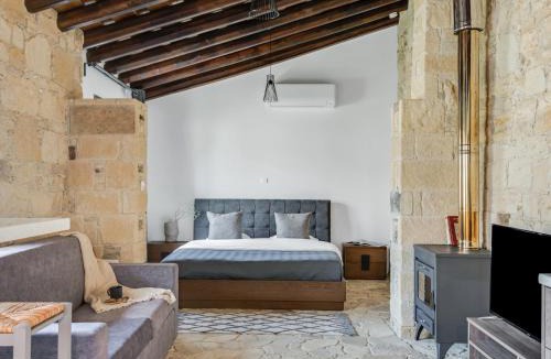 Vasa Koilaniou Apartment | Andre Marie Stonewood Retreat