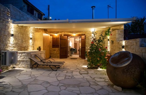 Lofou Cabin | Apanemia Inn Studio