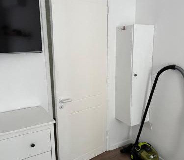 Chlorakas Apartment | Apartment in residential complex with pool