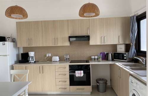 Oroklini Apartment | Apartment Sleeps 4 With Sea Views